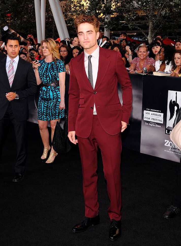Vekur athygli Robert Pattinson ku vera mjög kynþokkafullur í nýjum auglýsingum tískuhússins Dior. nordicphotos/getty