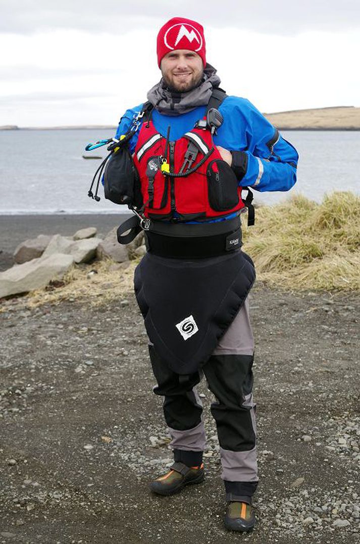 Guðni Páll Viktorsson mun róa í kringum landið á kajak í sumar. Ferðalagið tekur tvo mánuði og er til styrktar Samhjálp.