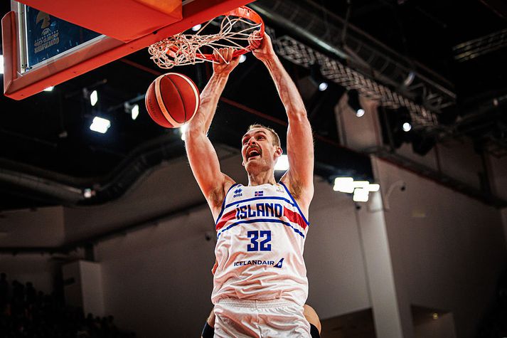 Tryggvi Snær Hlinason var að vanda í lykilhlutverki með íslenska landsliðinu í nýafstöðnum landsleikjum en er mættur aftur  til Spánar.