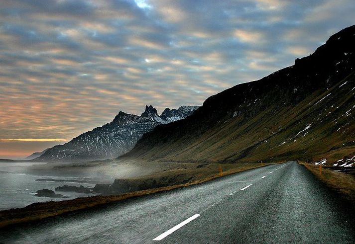 Um 85 kílómetrar eru á milli Neskaupstaðar og Stöðvarfjarðar. Hvert gjaldsvæði er 15 kílómetrar. Íbúar jaðarbyggðanna horfa fram á aukinn kostnað við að sækja þjónustu í miðju sveitarfélagsins á Reyðarfirði.