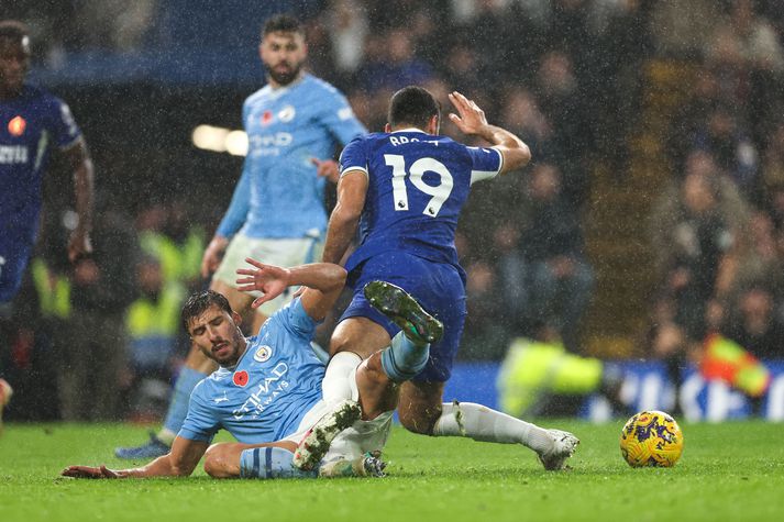 Man City var með unninn leik þegar Rúben Dias fór í þessa tæklingu.