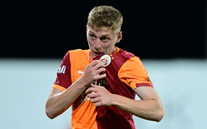 Metehan Baltaci fagnar marki fyrir Galatasaray en hann er flæktur í veðmálaskandalinn.