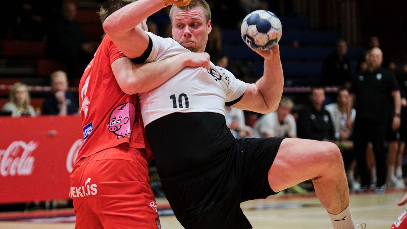 FH - Valur | Svara Hafn­firðingar í leik tvö?