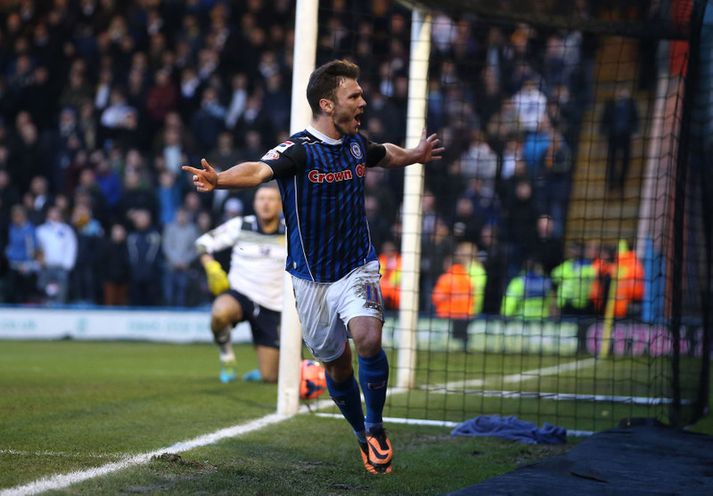 Scott Hogan fagnar fyrra markinu.