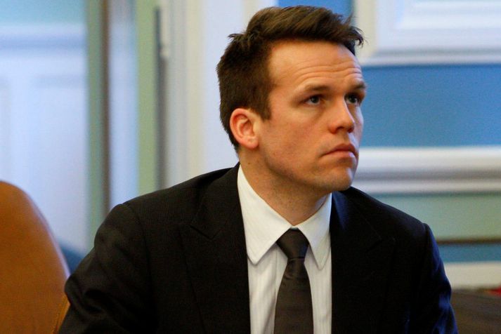 Magnús Orri Schram þingmaður Samfylkingarinnar, segir ekki hægt að samþykkja nýja stjórnarskrá sem breytingatillögu.