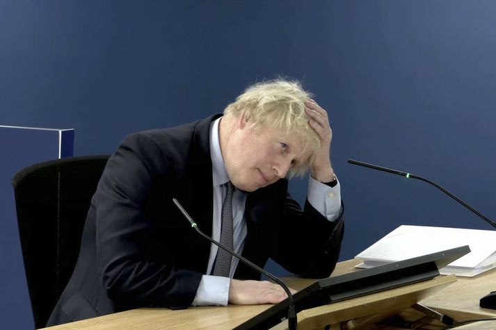 Boris Johnson, fyrrverandi forsætisráðherra Bretlands, var niðurlútur þegar vitnaleiðslur hófust í dag. 