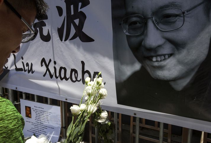 Andófsmaðurinn, sem hafði verið að afplána ellefu ára fangelsisdóm fyrir undirróðursstarfsemi dó á sjúkrahúsi í Kína sextíu og eins árs að aldri.