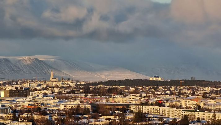 Horft í átt til Reykjavíkur frá Ásbraut í Hafnarfirði í dag.