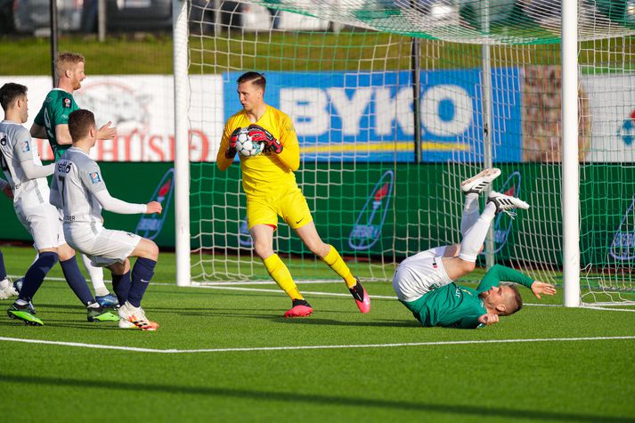 Sindri Kristinn, markvörður Keflavíkur, hefur aðeins fengið á sig 12 mörk í sumar. Ekkert lið hefur fengið á sig færri mörk í Lengjudeildinni og þá hefur ekkert lið hefur skorað fleiri mörk en Keflavík.