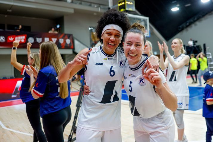 Elisa Pinzan og Daniela Wallen eru atvinnumennirnir í Keflavíkurliðinu.