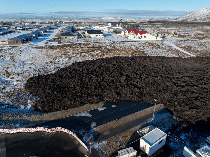Frá Grindavík og hrauninu sem rann að bænum og yfir Grindavíkurveg í janúar. 