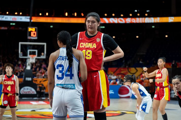 Ziyu Zhang er stærsta körfuboltakona allra tíma og er stærri en meðalhæð NBA-leikmanna.