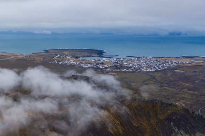 Skjálftavirkni hefur í dag færst nokkuð nær Grindavík. Öflugasti skjálftinn í kvöld var 4,2 að stærð og fannst vel í Grindavík.