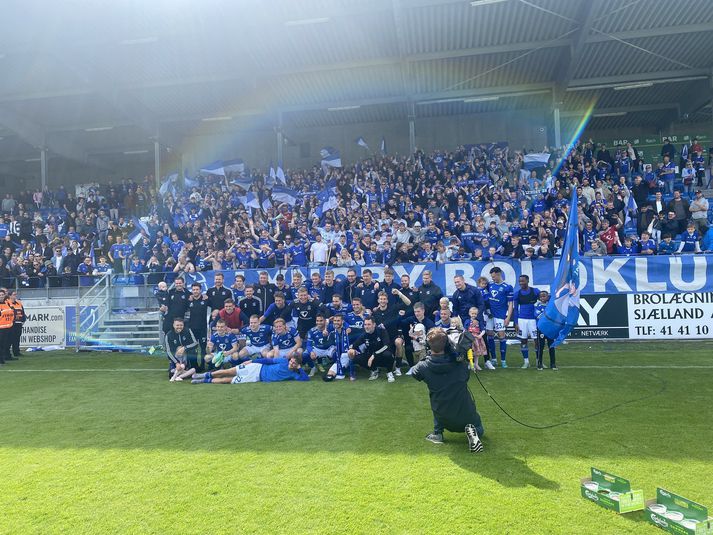 Lyngby og stuðningsfólk félagsins að leik loknum.