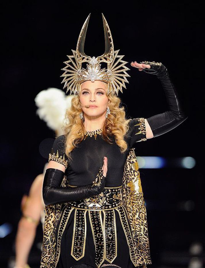 Madonna með „djöflahornin“ í hálfleik Ofurbikarins.