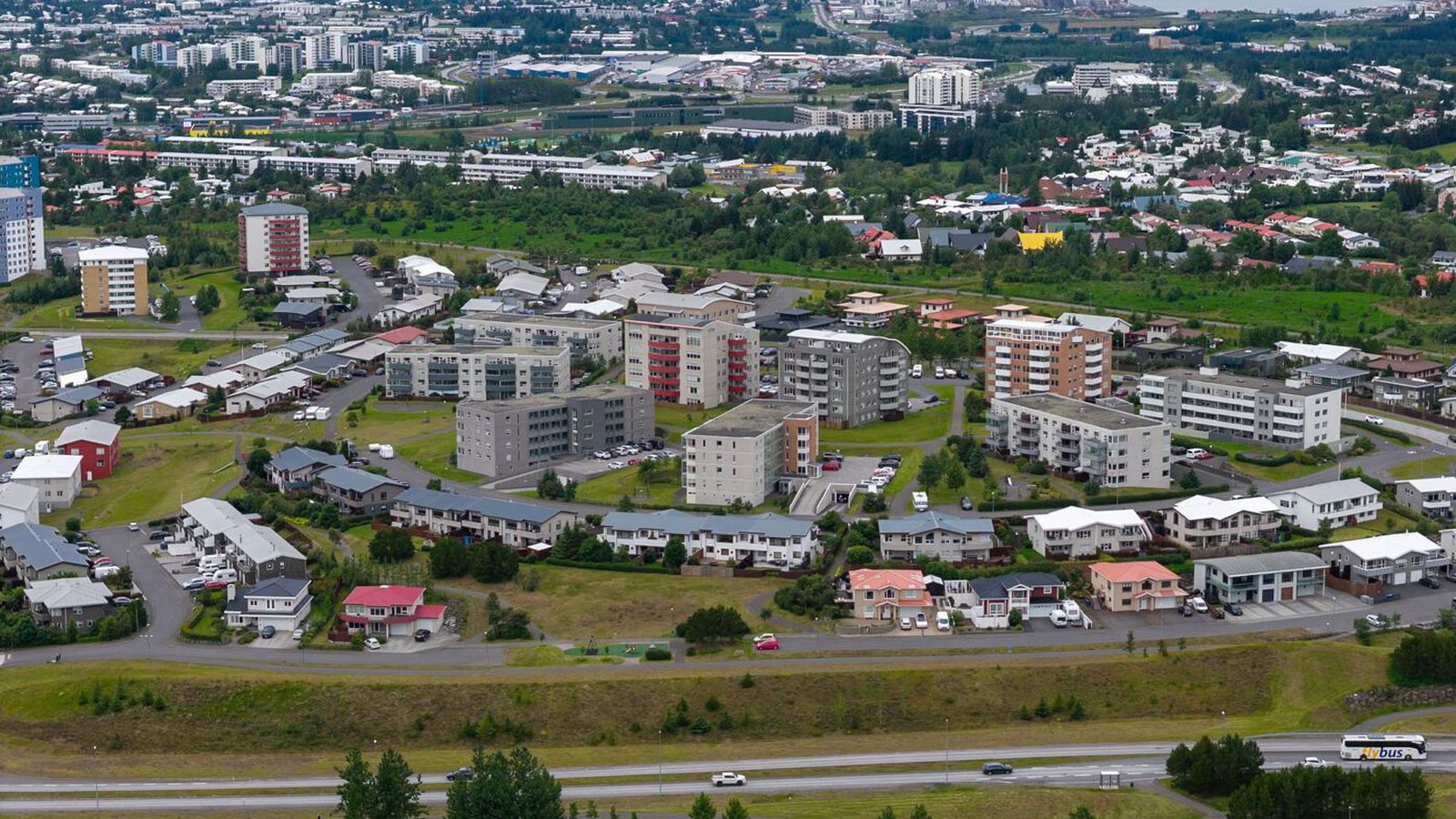 Sonur þing­mannsins í á­fram­haldandi gæslu­varð­hald