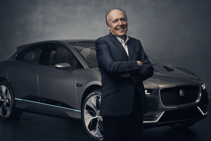 Ian Callum, yfihönnuður Jaguar, við hinn nýja hreina rafmagnsbíl, Jaguar I-Pace Concept, sem kemur á markað á síðari hluta næsta árs.