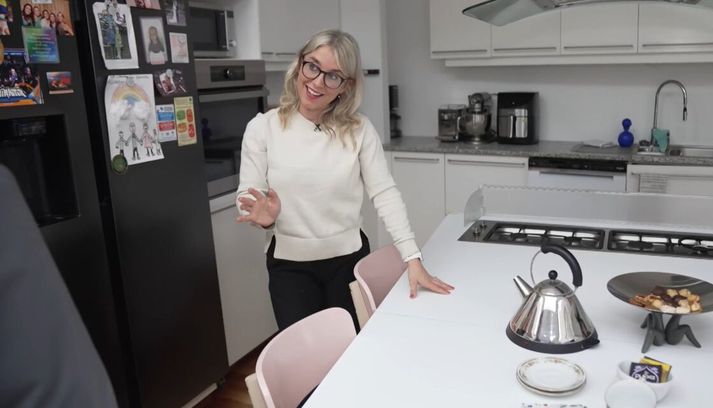 Diljá bauð Sindra í morgunkaffi. 