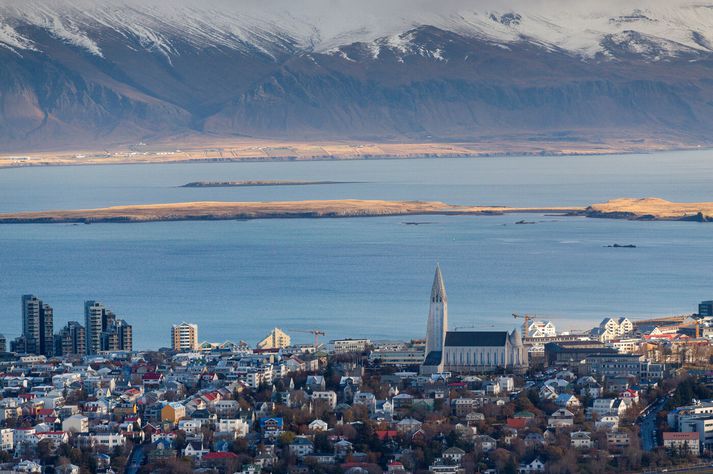 Í skýrslu ríkislögreglustjóra er bæði fjallað um herskáa íslamista og hægrisinnaða öfgamenn.