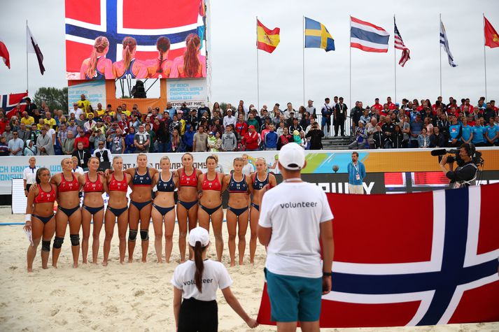 Reglur um klæðaburð á mótum í strandhandbolta eru mjög strangar.