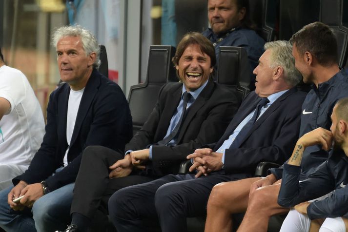 Conte skellihlæjandi á San Siro ásamt kollegum sínum, Roberto Donadoni og Carlo Ancelotti, fyrr í sumar. Hann gæti nú veirð að taka við AC Milan.