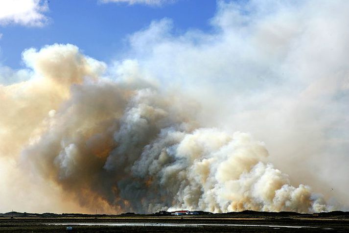 Ekki varð við neitt ráðið og flúði fólk heimili sín.