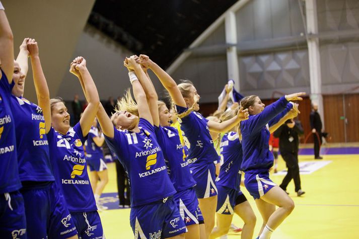 Vonandi fagna stelpurnar í júní. 