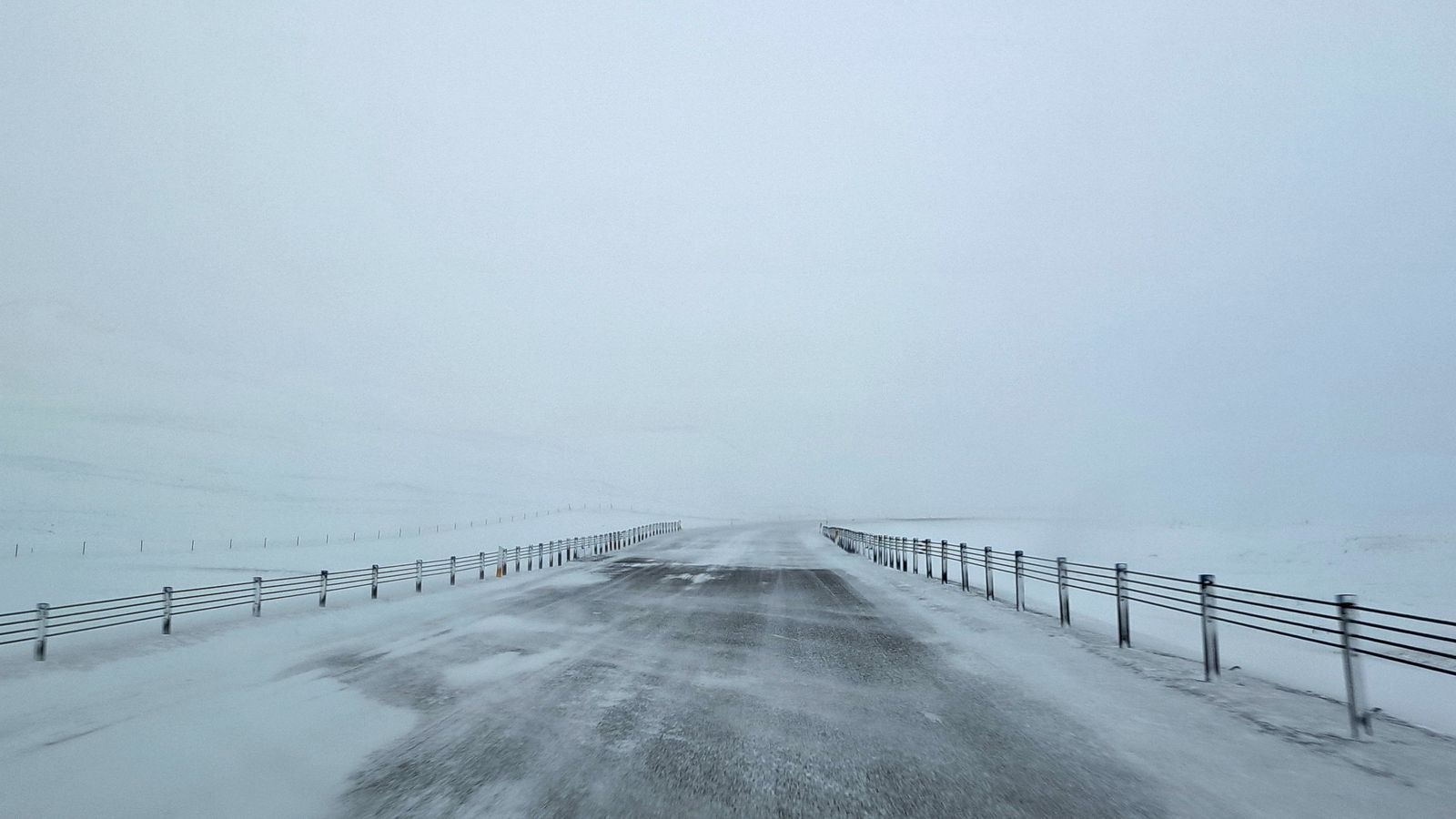 Loka Holta­vörðu­heiði í há­deginu og um Suður­landið strax í fyrra­málið
