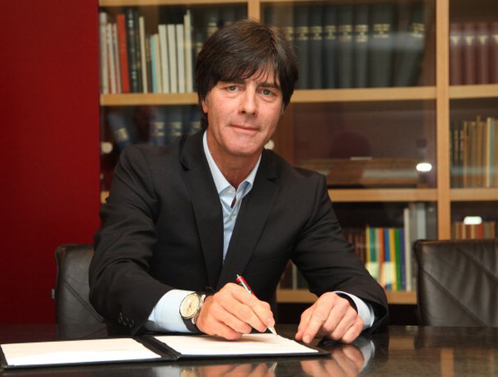 Joachim Löw hefur framlengt samningi sínum við þýska knattspyrnusambandið fram til loka ársins 2014.