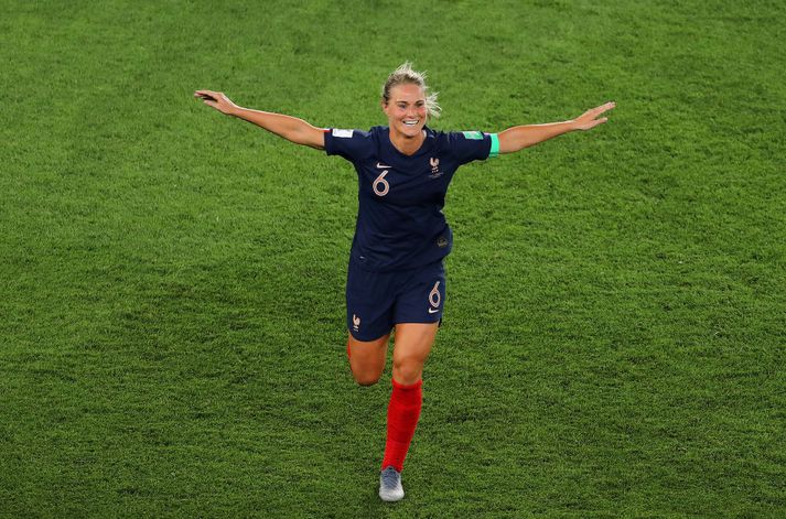 Amandine Henry fagnar marki sínu