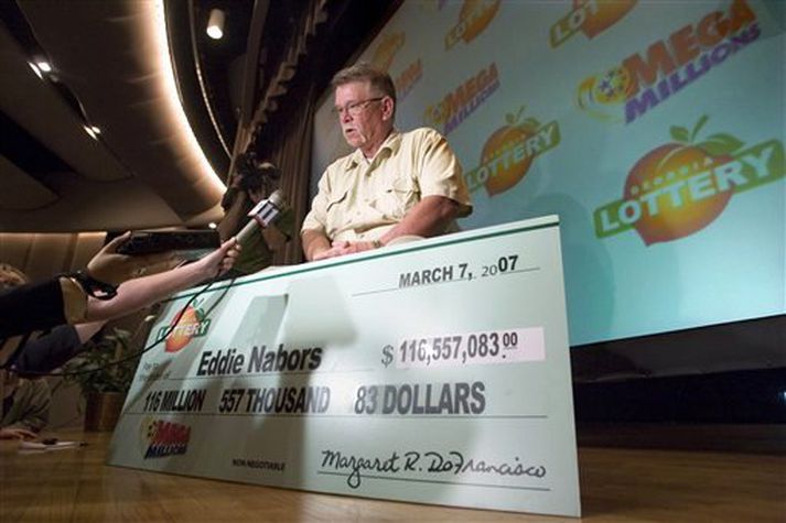 Nabors með stóran tékka