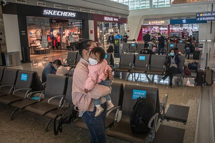 Ný smit eru nær hætt að greinast í Wuhan og í síðasta mánuði hófu yfirvöld að aflétta hluta af hinum ströngu takmörkunum sem komið var á vegna faraldursins í janúar.