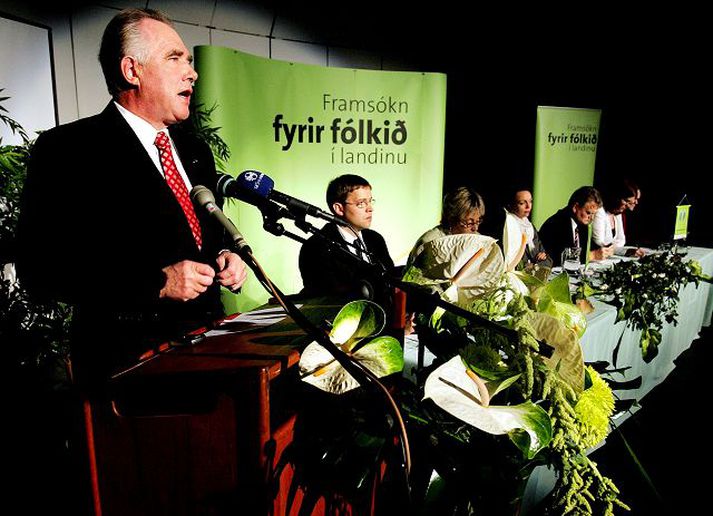Halldór Ásgrímsson formaður Framsóknarflokksins Halldór fór víða í ræðu sinni í gær og leitaði skýringa á litlu fylgi flokksins. Einnig sagði hann að Seðlabankinn hefði engar forsendur til að halda áfram að hækka vexti.