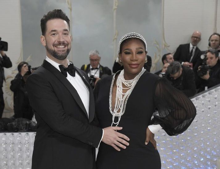 Alexis Ohanian og Serena Williams í Metropolitan-listasafninu í gær.