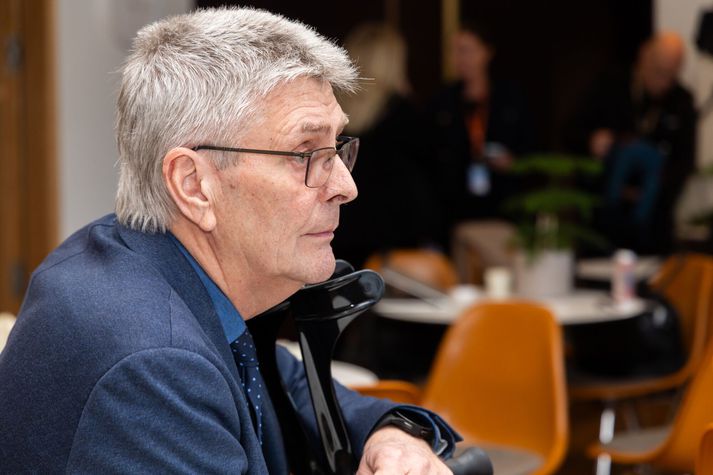 Guðmundur Ingi Kristinsson er kominn í veikindaleyfi.