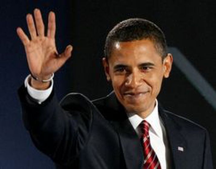 Barack Obama Bandaríkjaforseti tók við friðarverðlaunum Nóbels í gær, fáeinum dögum eftir að hafa ákveðið að senda fleiri hermenn til Afganistan.