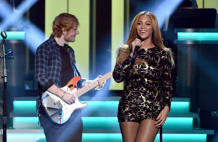 Ed Sheeran og Beyoncé komu fram saman á Grammy verðlaunahátíðinni þegar Stevie Wonder var heiðraður.
