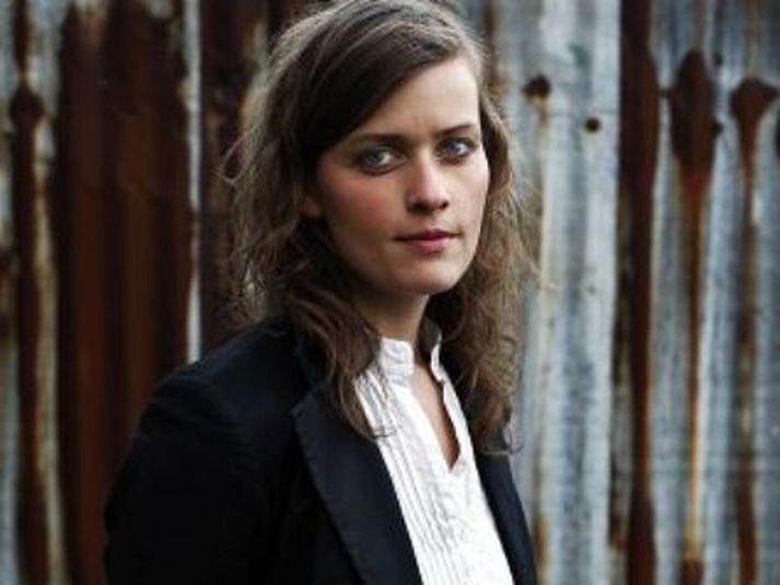 Baðmenning á Íslandi
<B>Kolbrún Helgadóttir</B> lærði ljósmyndun og borgarmenningu í Goldsmiths-háskóla í London. Hún hélt ljósmyndasýningu ásamt bekkjarfélögum sínum þar sem hún sýndi myndir sínar af íslenskum náttúrulaugum.