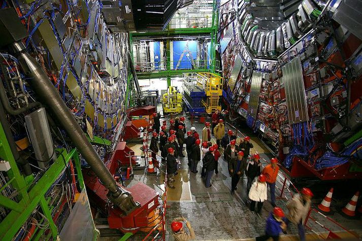 Öreindahraðall CERN er á landamærum Sviss og Frakklands, en hann er 27 kílómetrar að ummáli.fréttablaðið/ap