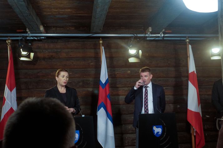 Forsætisráðherra Danmerkur, lögmaður Færeyja og formaður landstjórnar Grænlands héldu blaðamannafund í hinni aldagömlu Stokkastofu að ríkisfundi loknum í dag.
