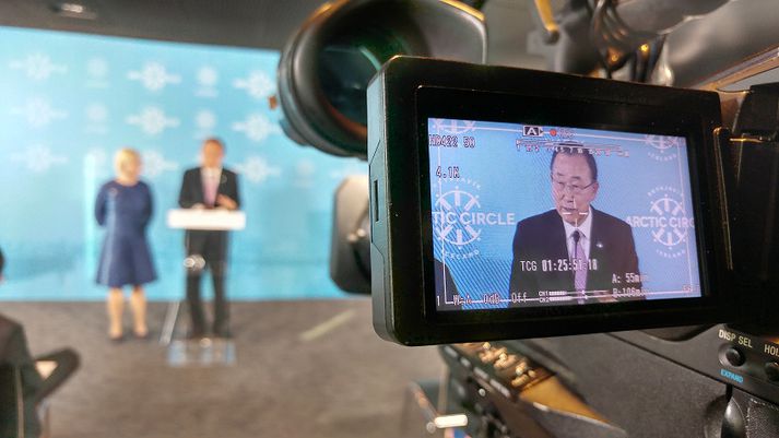 Ban Ki-moon ávarpar tvær samkomur í dag; annars vegar á Hringborði norðurslóða (Arctic Circle) og hins vegar í Háskóla Íslands þar sem þess er minnst að þrjátíu ár eru liðin frá fundi Reagaan og Gorbachev.