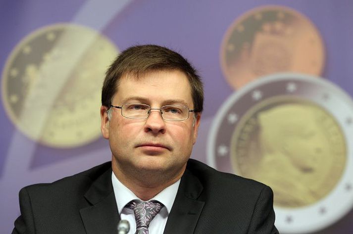 Valdis Dombrovkis, forsætisráðherra Lettlands, ávarpar blaðamenn í Brussel í gær.