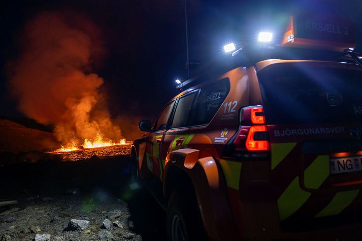 Björgunarsveitir hafa þurft að snúa nokkrum erlendum ferðamönnum við, sem ætluðu upp að gosstöðvum í morgun.