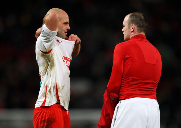 David Hunt og Wayne Rooney skiptast á treyjum eftir leikinn í kvöld.