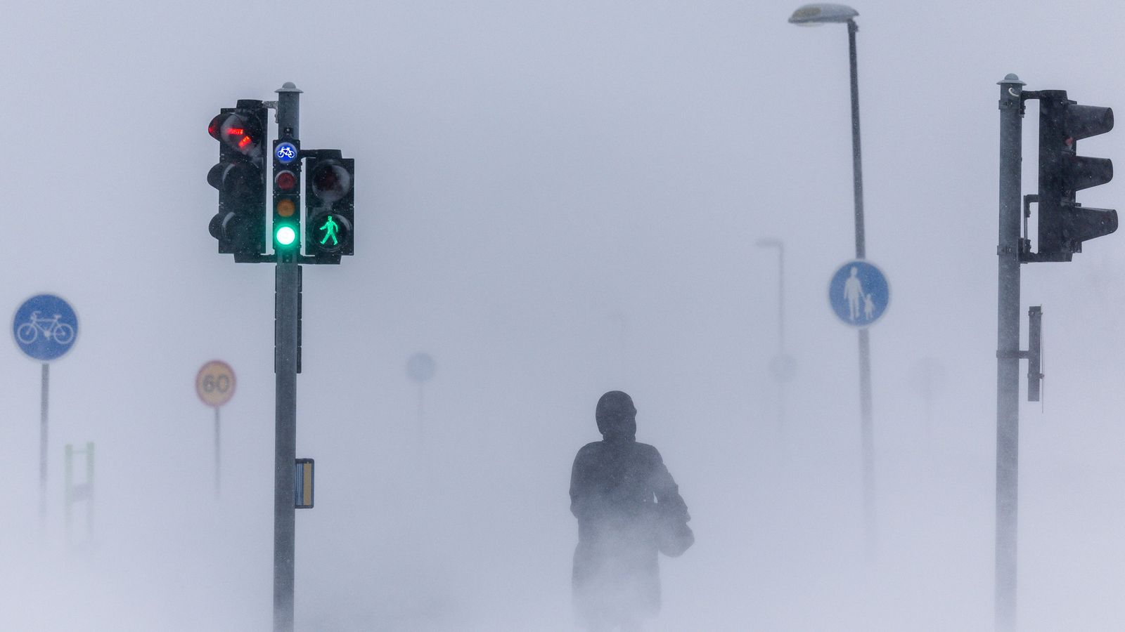 Eins og síðast en „einu númeri minna“