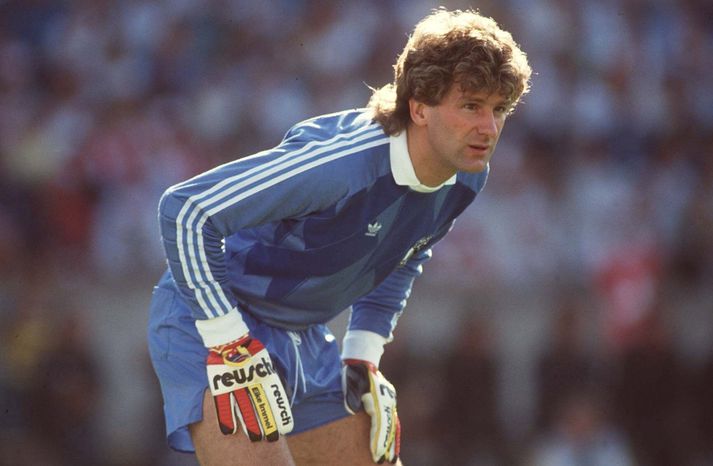 Eike Immel stendur hér í marki Vestur Þjóðverja á Evrópumótinu 1988.
