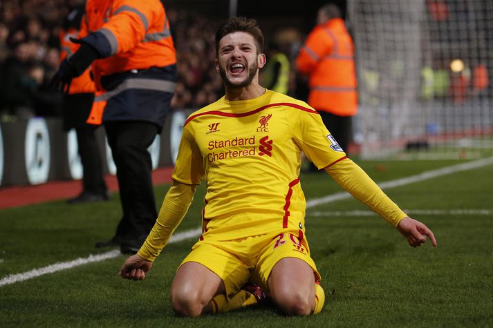 Adam Lallana fagnar marki sínu.