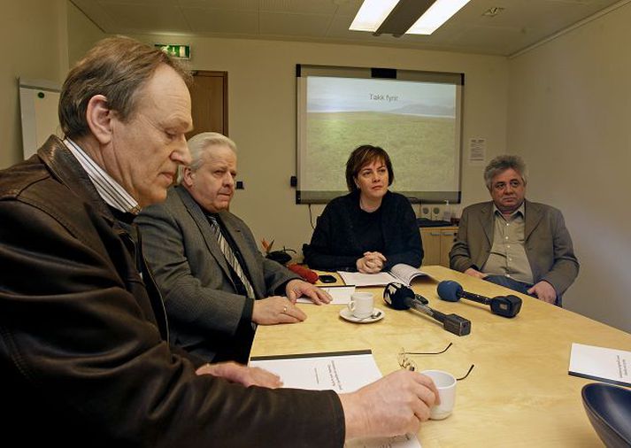 Sigurður H. Magnússon, Sveinn Runólfsson, Svandís Svavars­dóttir og Jón Gunnar Ottósson kynntu í gær mikla stefnubreytingu varðandi ræktun alaskalúpínu. Fréttablaðið/Valli