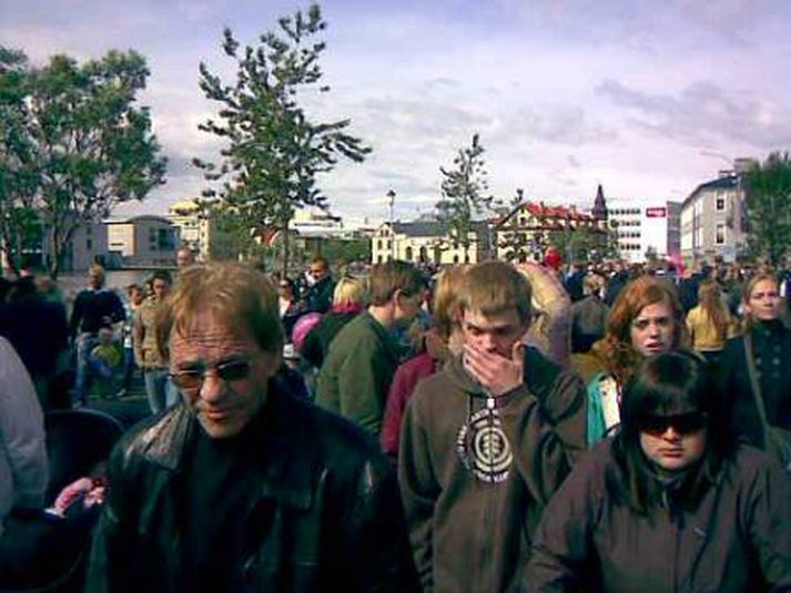 Talið er að á bilinu 15 til 20 þúsund manns séu í miðbæ Reykjavíkur þessa stundina.