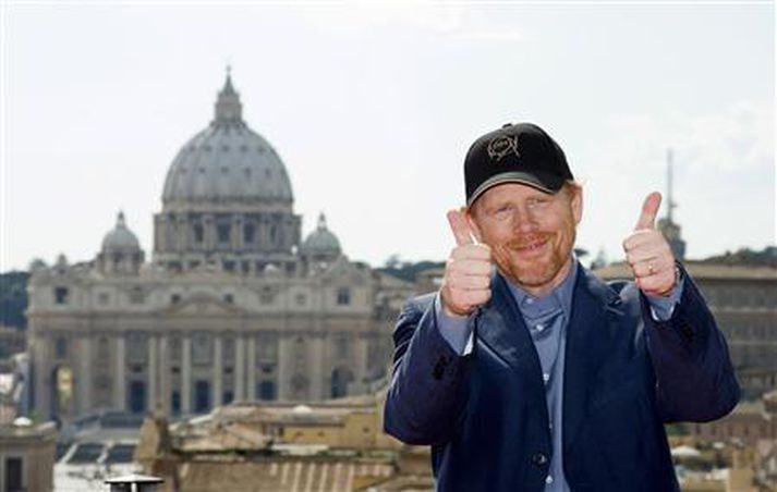 Ron Howard. Péturskirkjan í baksýn.